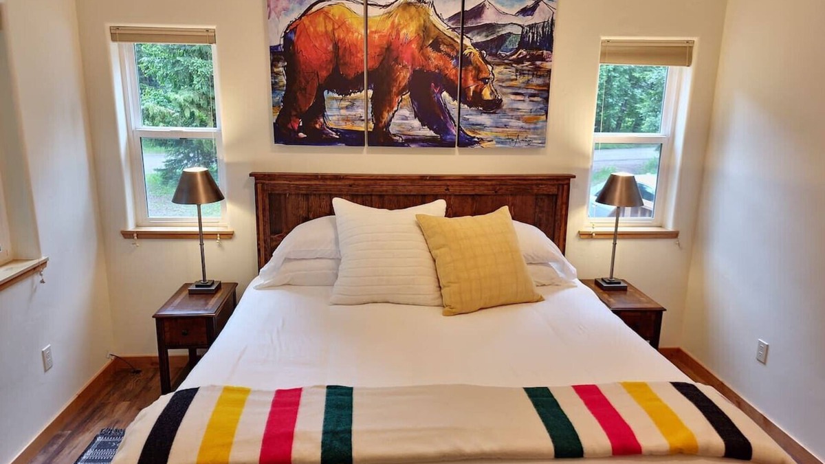 West Glacier Cottage | Cozy West Glacier Cabin*1.5 Mile GNP* 5-Star Host
