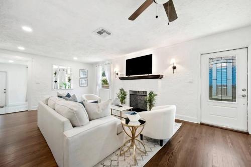 Flamingo Parks House | Cozy West Palm Beach Home l 10min to Municipal Beach and more!