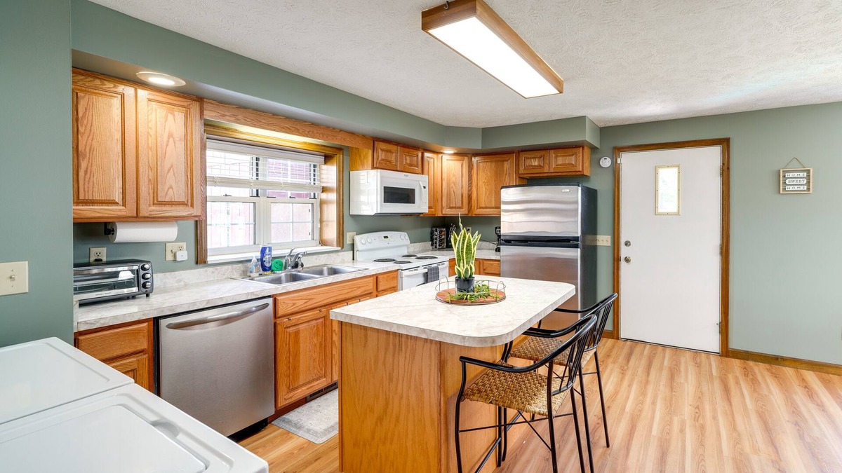 Hurricane House | Cozy West Virginia Home ~ 13 Mi to Kanawha River