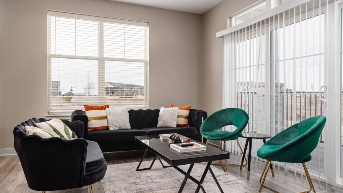 Whitestown Apartment | Cozy Whitestown 2BR Sunset Haven