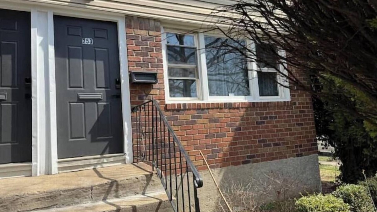 Hempstead House | COZY/WI-FI/King bed/Family-Pet friendly/3 bed