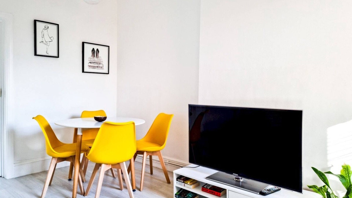 Wimbledon Park Apartment | Cozy Wimbledon Flat Walk to Tube, Park & Tennis! | Pass The Keys