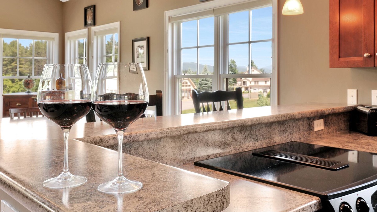 Thornton House | Cozy winter condo in Owl’s Nest Resort