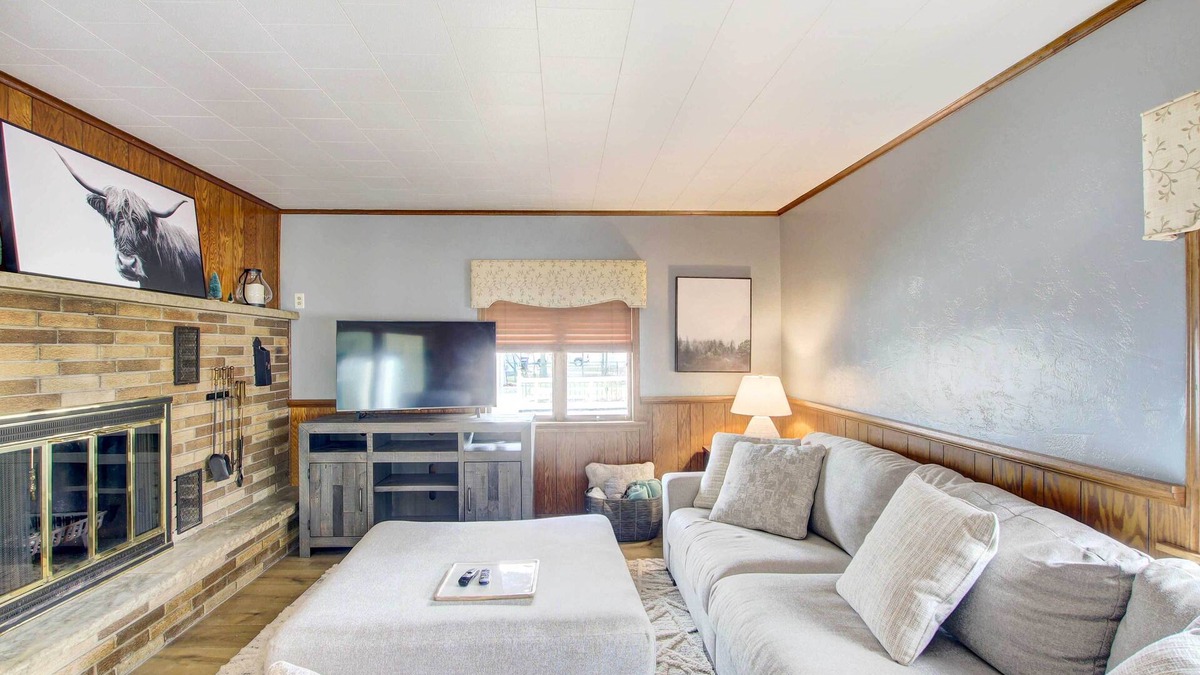 Algoma House | Cozy Wisconsin Abode: Walk to Lake Michigan!
