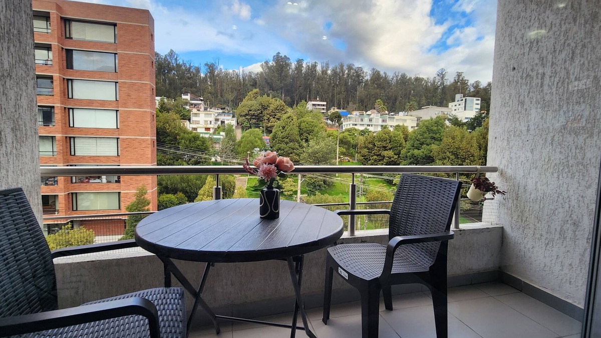 Financial District Apartment | Cozy with excellent views of the city, mountains, swimming pool, financial center park