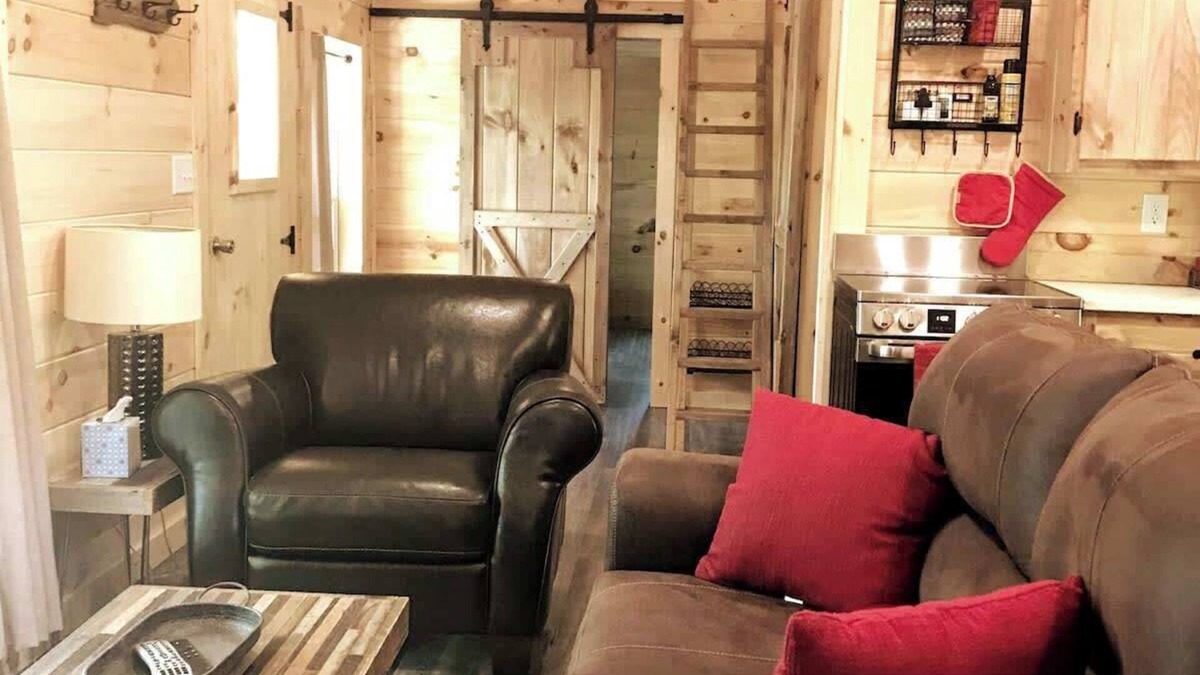 Primrose Cabin | Cozy Wooded Cabin in the Heart of RRG!