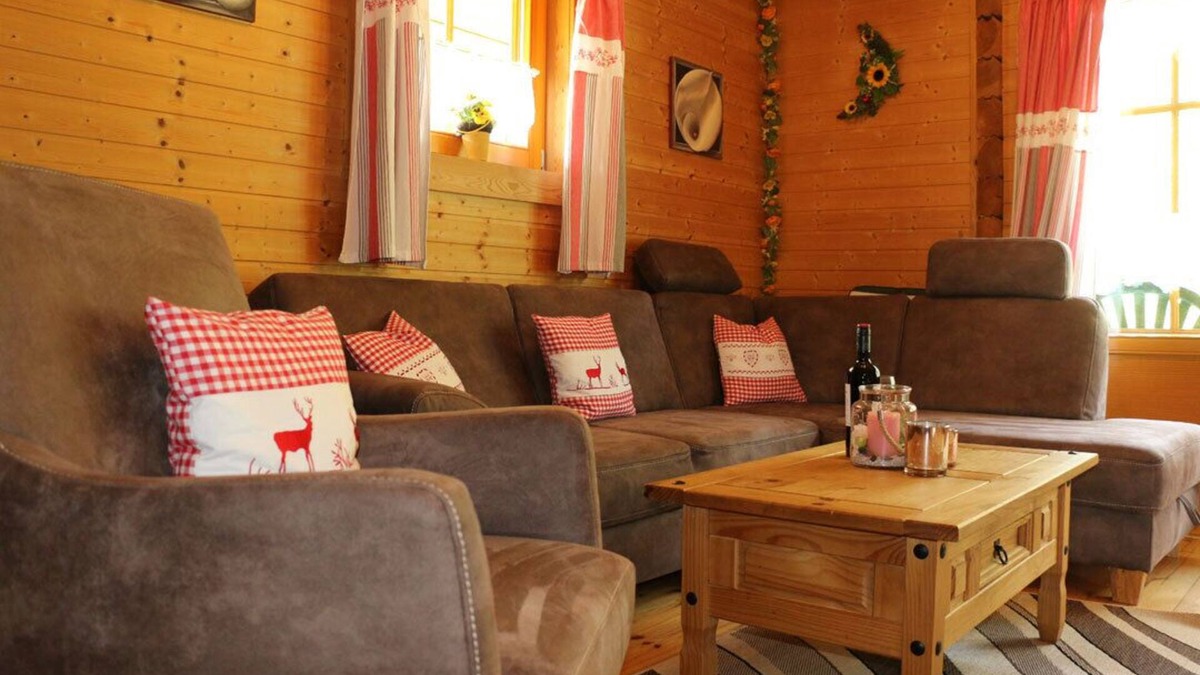Steina House | *cozy wooden house, approx. 80sqm with fenced garden-dogs welcome-WLAN included