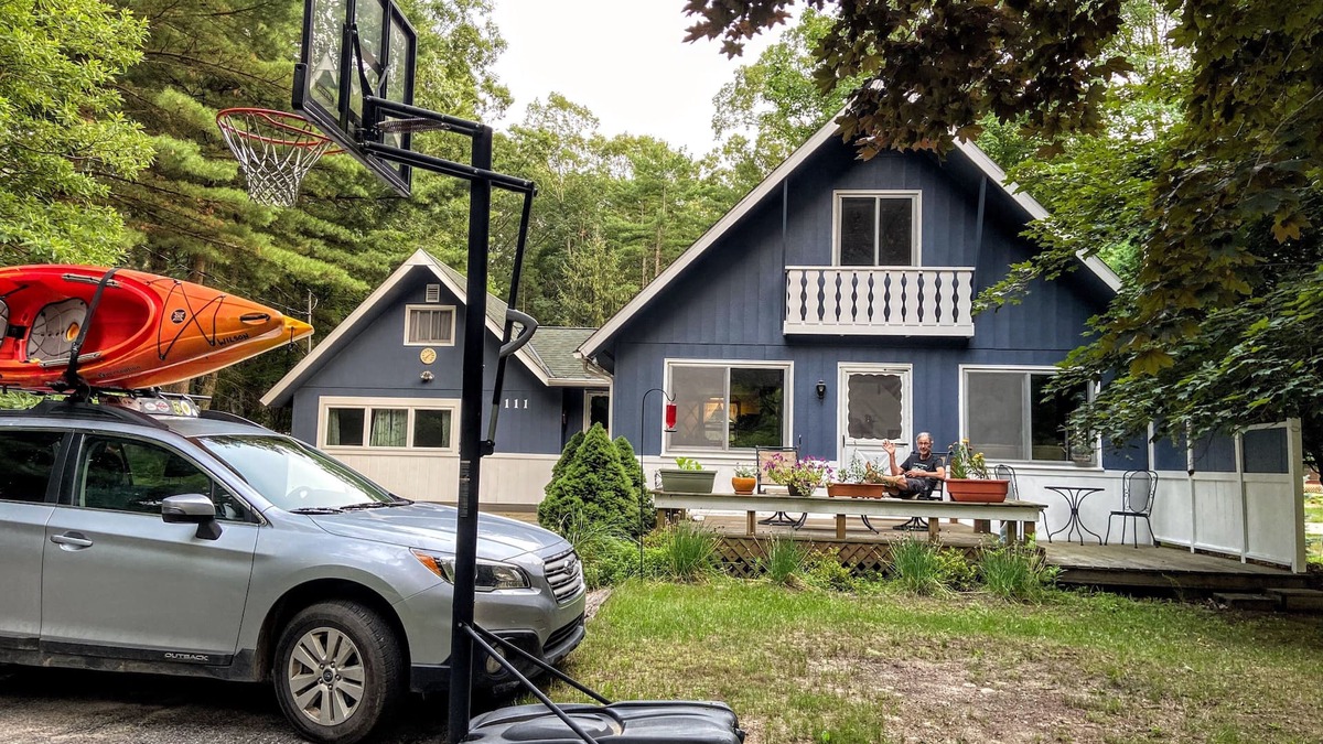 Pentwater Ski Chalet | Cozy Year Around Cottage