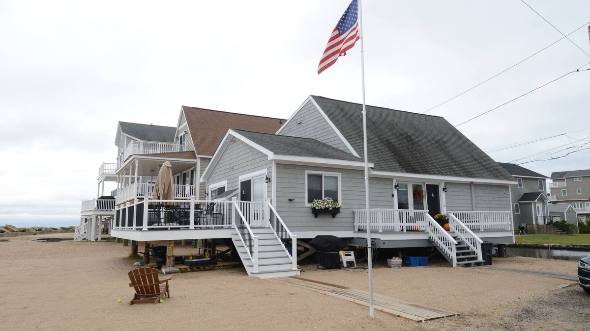 East Haven House | Cozy, year round beachside cottage just steps to the water