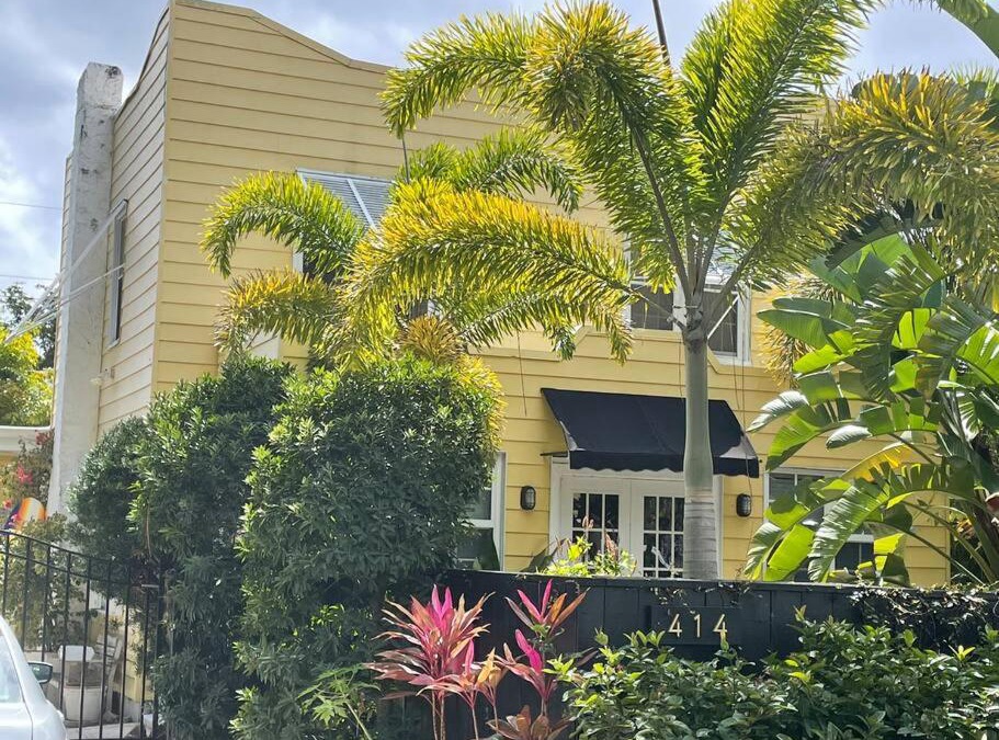 Old Northwood Villa | Cozy yellow house