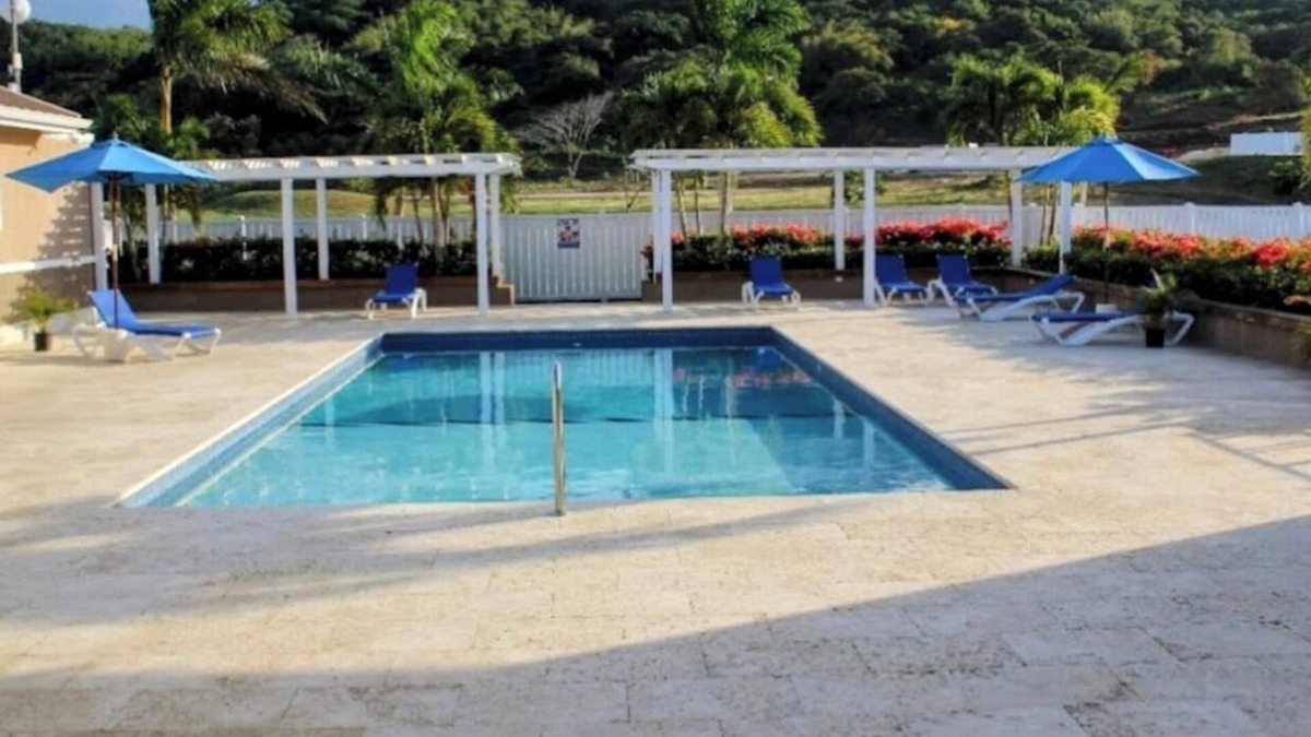 Lucea House | Cozy yet elegant Jamaican vacation home with access to pool, beach, gym etc