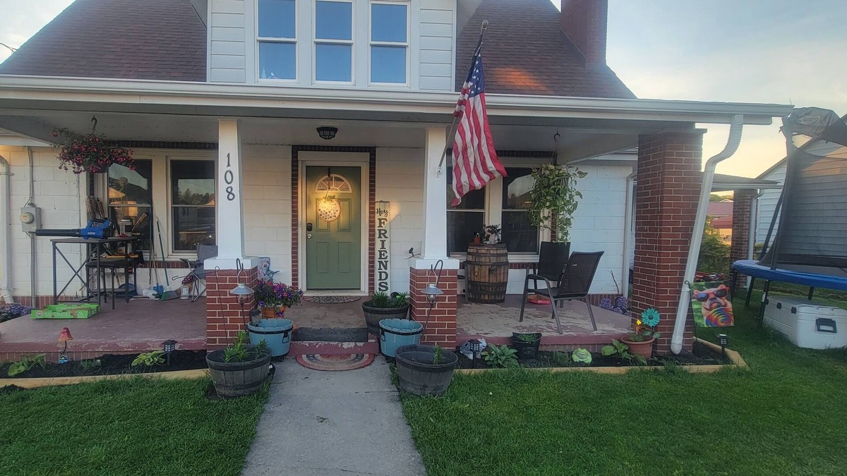 Summerlee House | Cozy,yet Spacious 5 bedroom Home, 5 minutes from New River Gorge National Park.