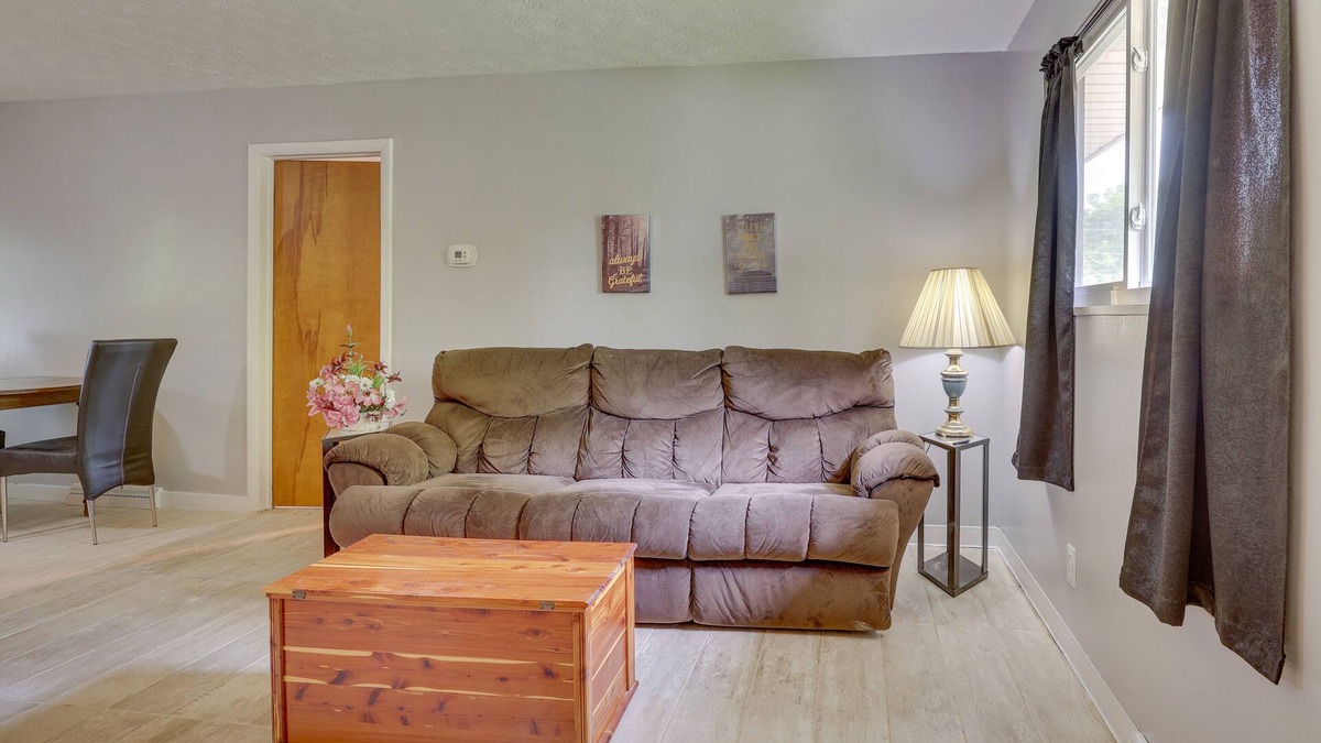 Poland Apartment | Cozy Youngstown Apartment w/Central A/C + Heating