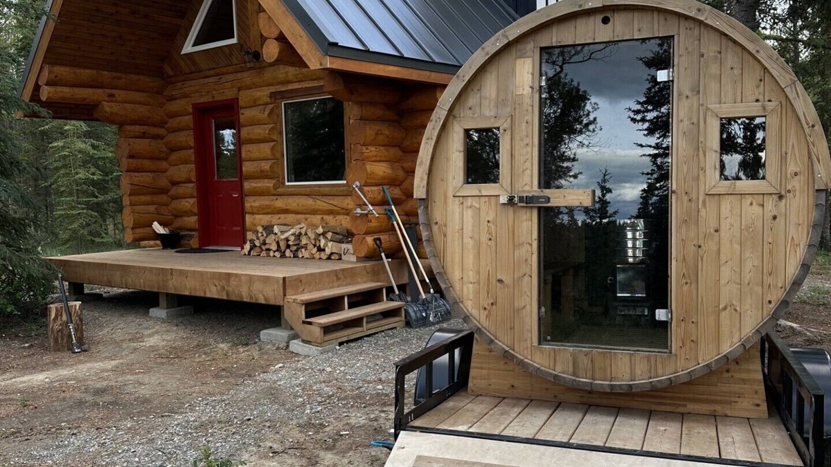 Whitehorse Cabin | Cozy Yukon Cabin Close to Eclipse Hotsprings Resort