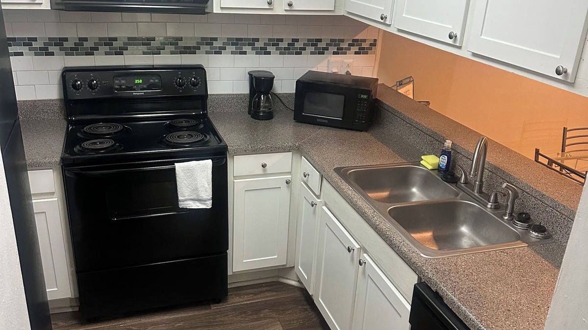 Stockbridge Apartment | Cozy1 BR Get Away, 4/20 friendly, 15min frm Airport