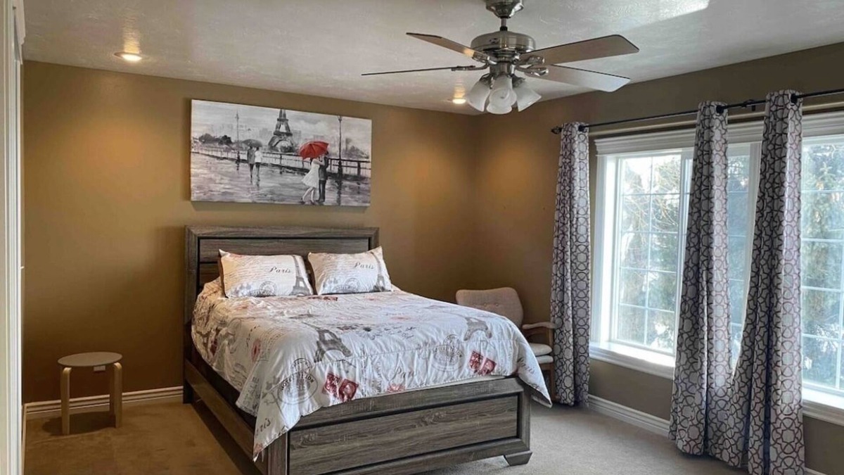 Rexburg House | CozyHome with hot-tub, Byui, Yellowstone, Targhee, Kelly canyon