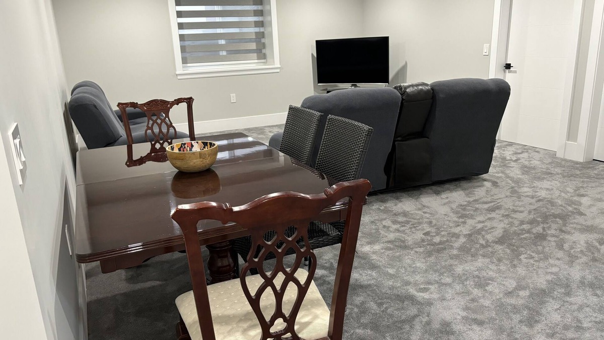 Guildford House | Cozying 2 Bedroom Private Suite in Fleetwood