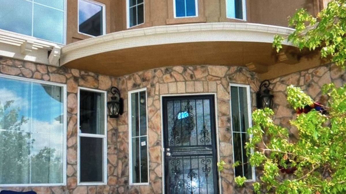 Aurora House | Cozying &Stylish Charming home 3,900sq AC, WiFi upscale Aurora 15 minutes of DIA