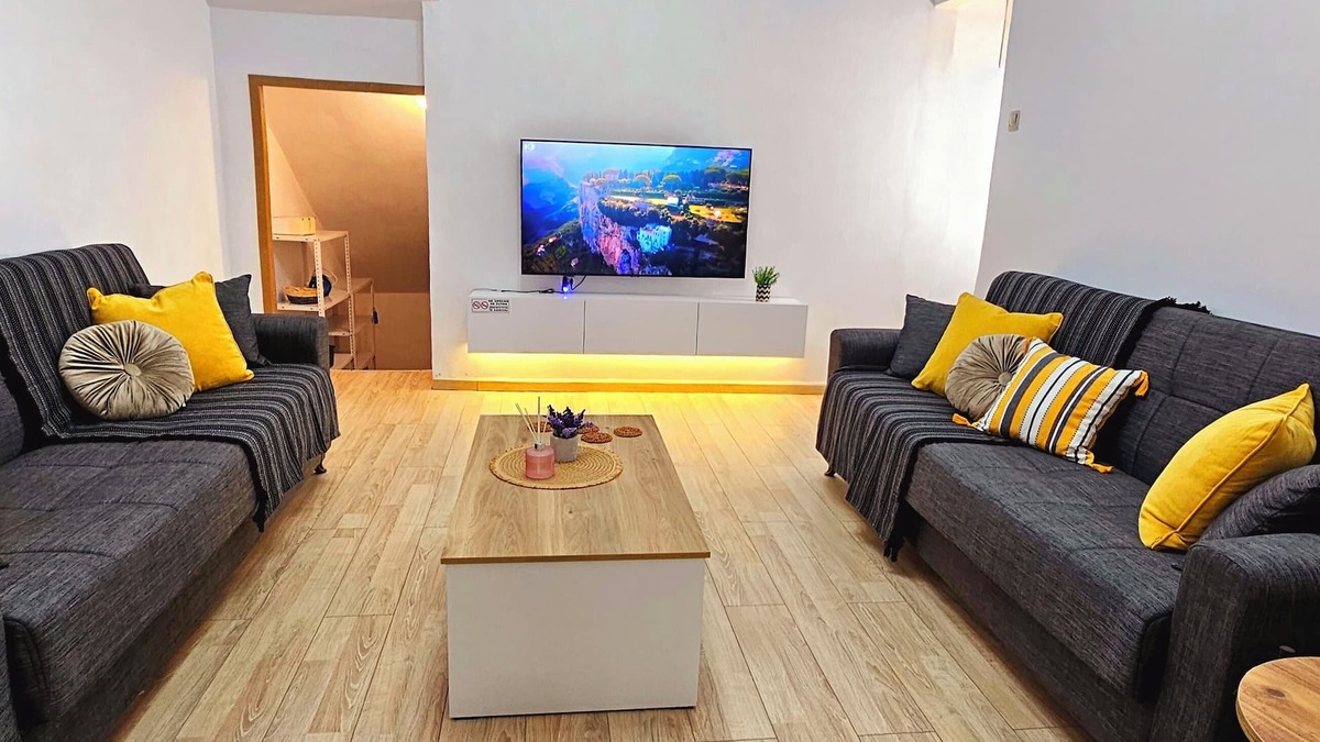Petroupoli House | CozyPolis - Wonderful 2-bedroom house with AC, WiFi in beautiful Petroupoli