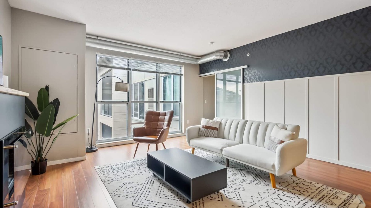 Mill District Apartment | CozySuites 2BR Mill District with pool, gym # 01