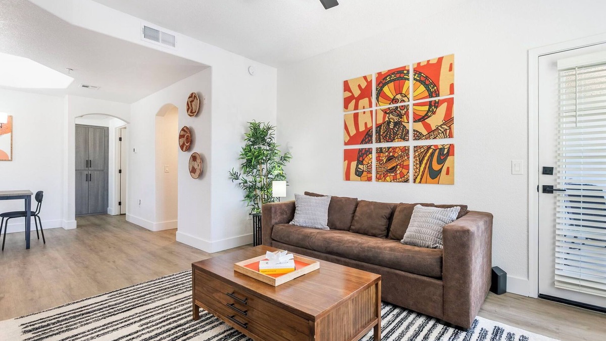 Kierland Apartment | CozySuites at Kierland Commons with pool#15