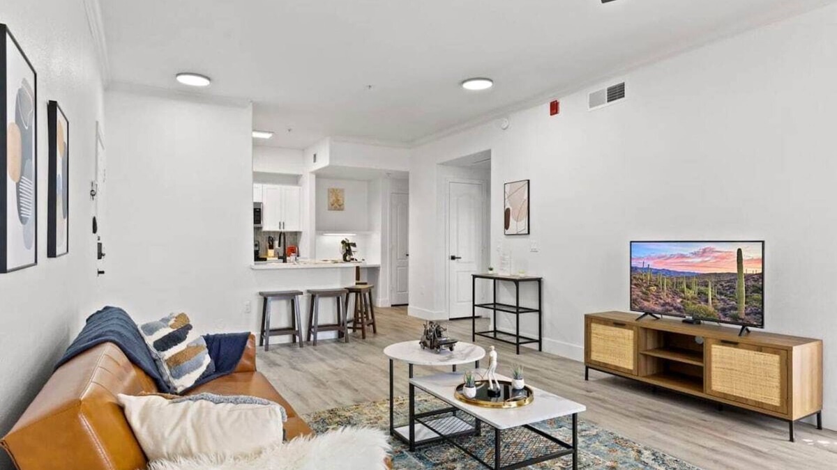 Chandler Apartment | CozySuites Chandler 1BR with 2 pools + Jacuzzi 08