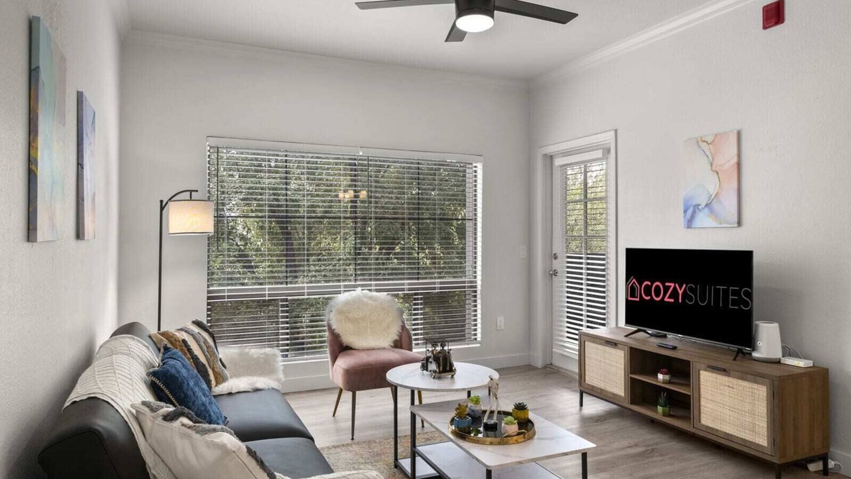 Chandler Apartment | CozySuites Chandler 2BR with 2 pools and Jacuzzi 02