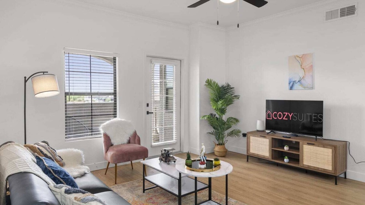 Chandler Apartment | CozySuites Chandler with 2 pools, jacuzzi, arcade! 06