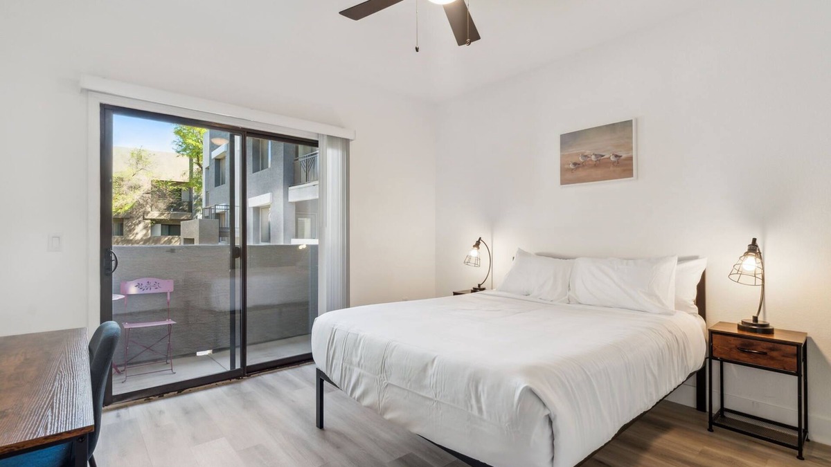 Glendale Sports and Entertainment District Apartment | CozySuites Glendale - Westgate with pool! 07