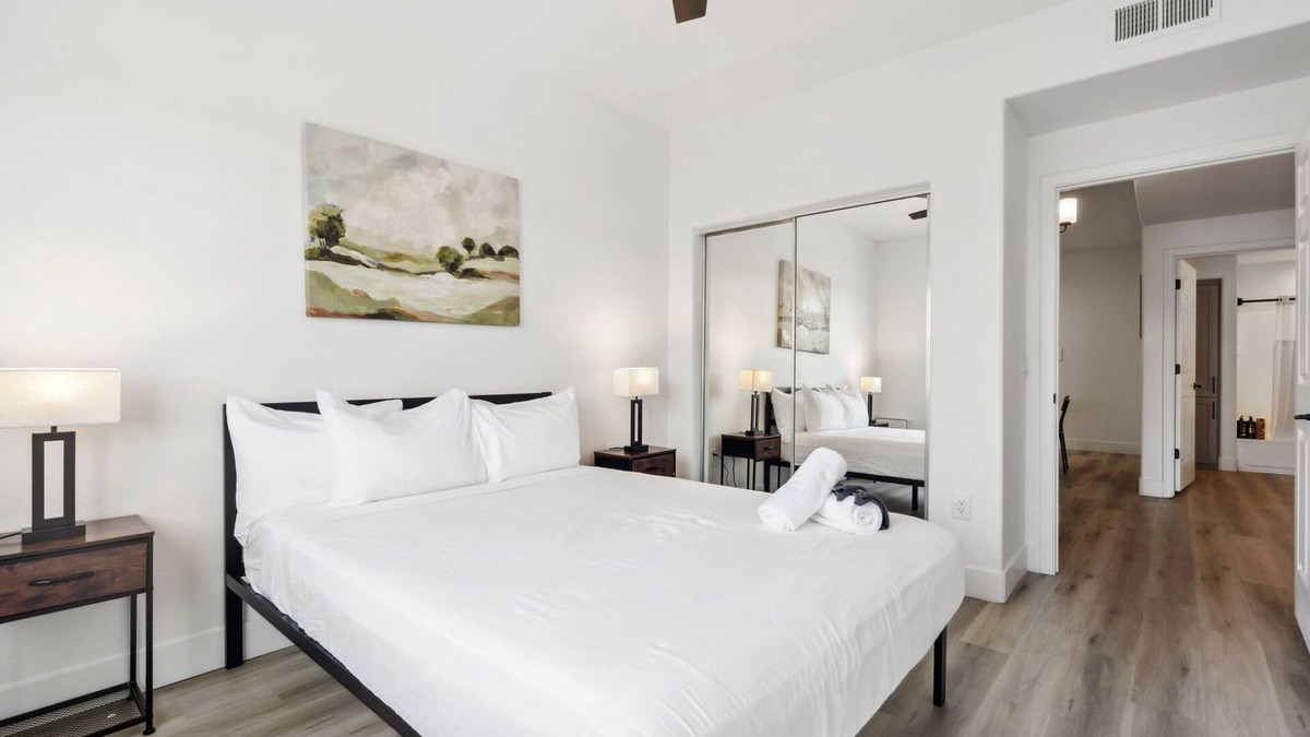 Glendale Sports and Entertainment District Apartment | CozySuites Glendale - Westgate with pool! 08