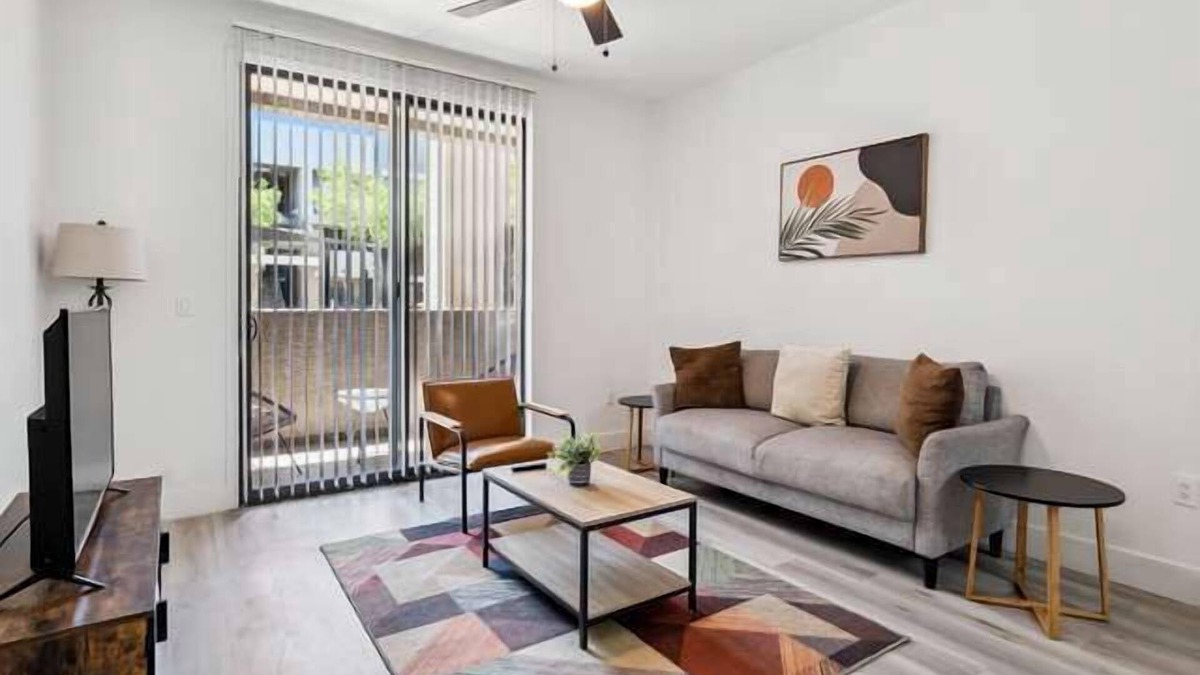 Glendale Sports and Entertainment District Apartment | CozySuites Glendale - Westgate w pool! 18