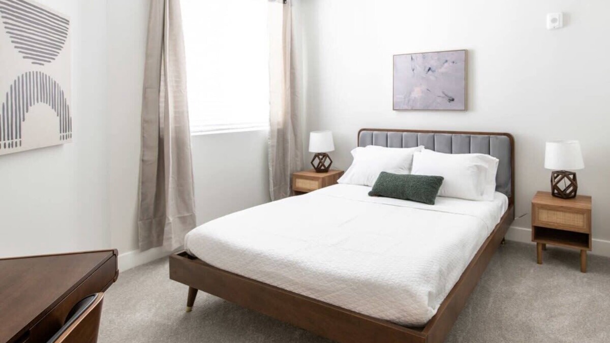 Central Business District Apartment | Cozysuites l Dream SDO in Downtown Cincinnati