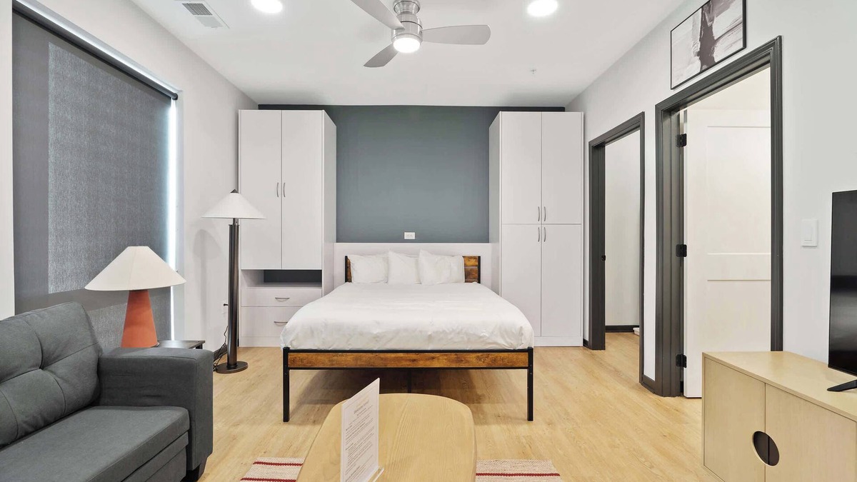 Lockerbie Square Apartment | CozySuites Mass w/parking, lounge & roof deck #36
