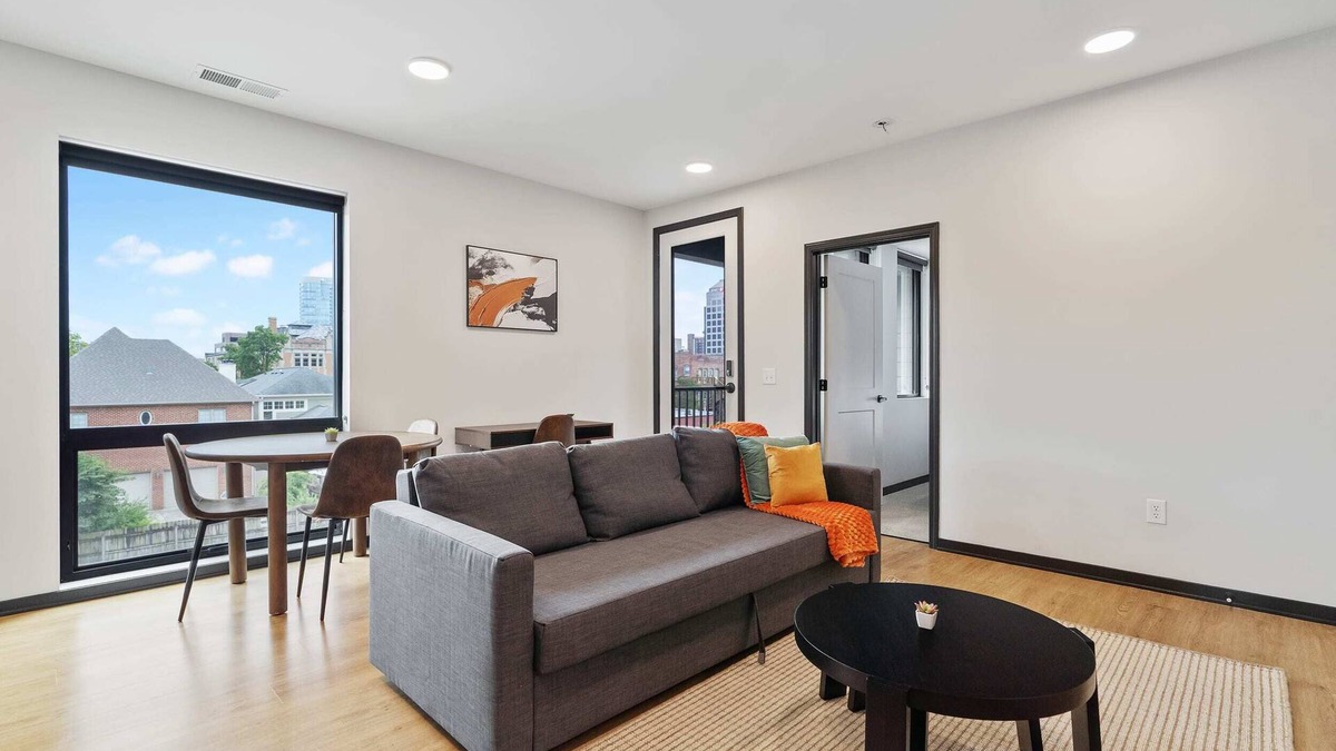 Lockerbie Square Apartment | CozySuites Mass with parking, lounge and roof deck 5