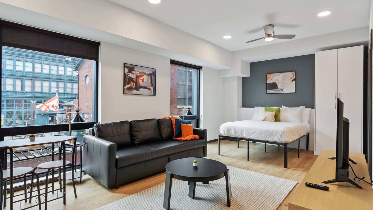 Lockerbie Square Apartment | CozySuites Mass with parking, lounge and roof deck 12