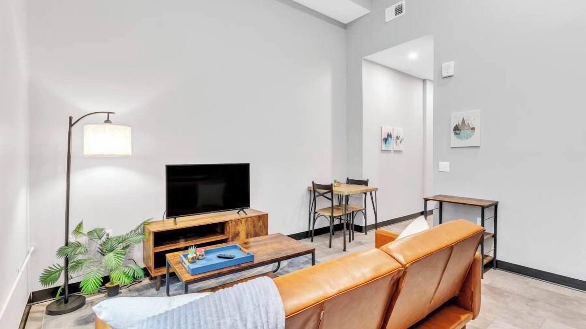 Cultural District Apartment | CozySuites Modern 1BR in Downtown Pitts #16