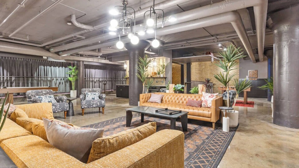 Warehouse District Apartment | CozySuites NLG w pool, bowling alley, sauna #25