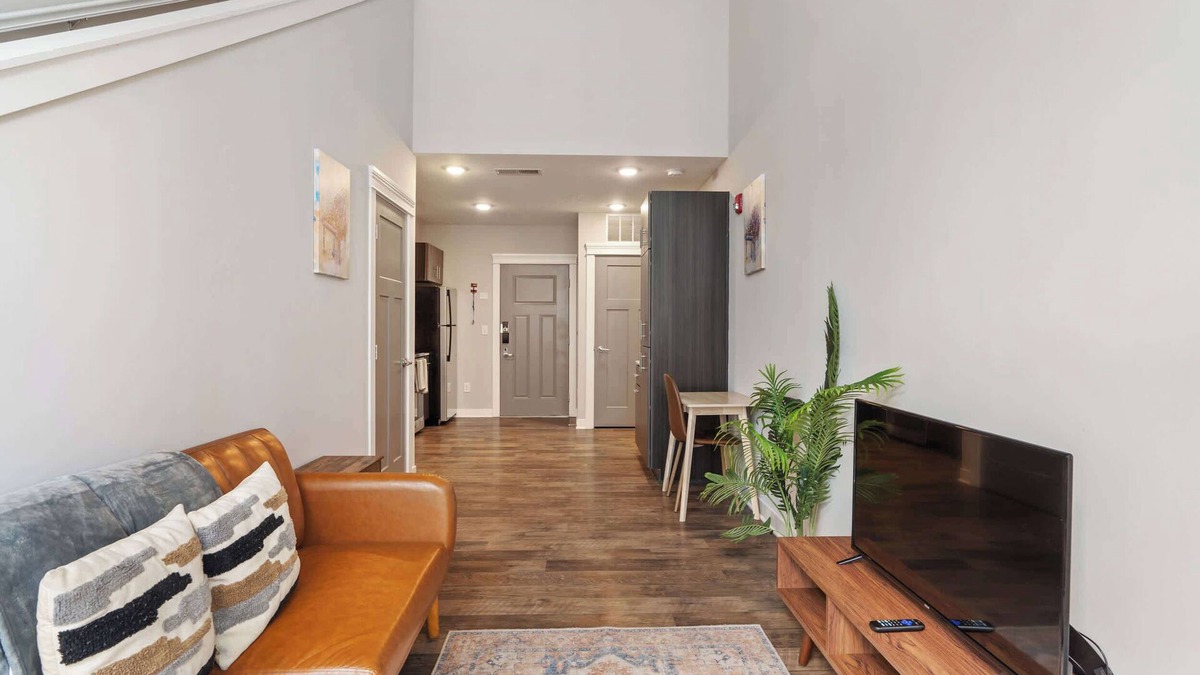Mile Square Apartment | CozySuites - Penrose On Mass with pool & parking #1