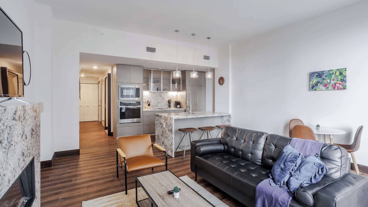 Downtown Cincinnati Apartment | CozySuites Sky Central #6
