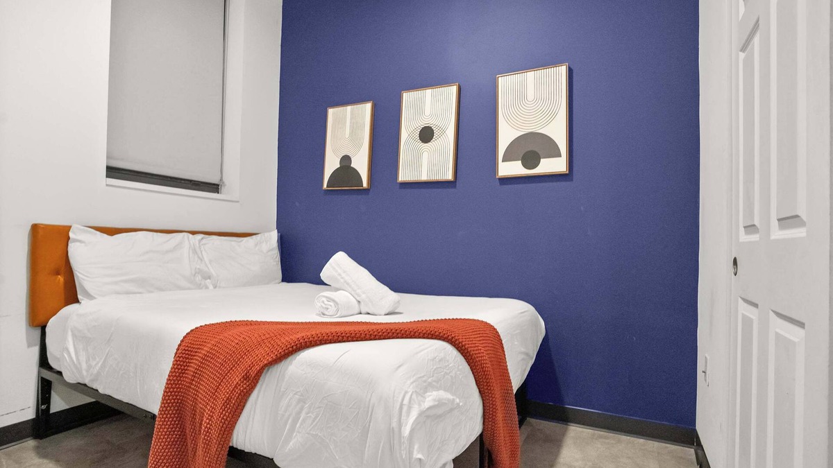 Cultural District Apartment | CozySuites Stunning 1BR in Downtown Pitts #9