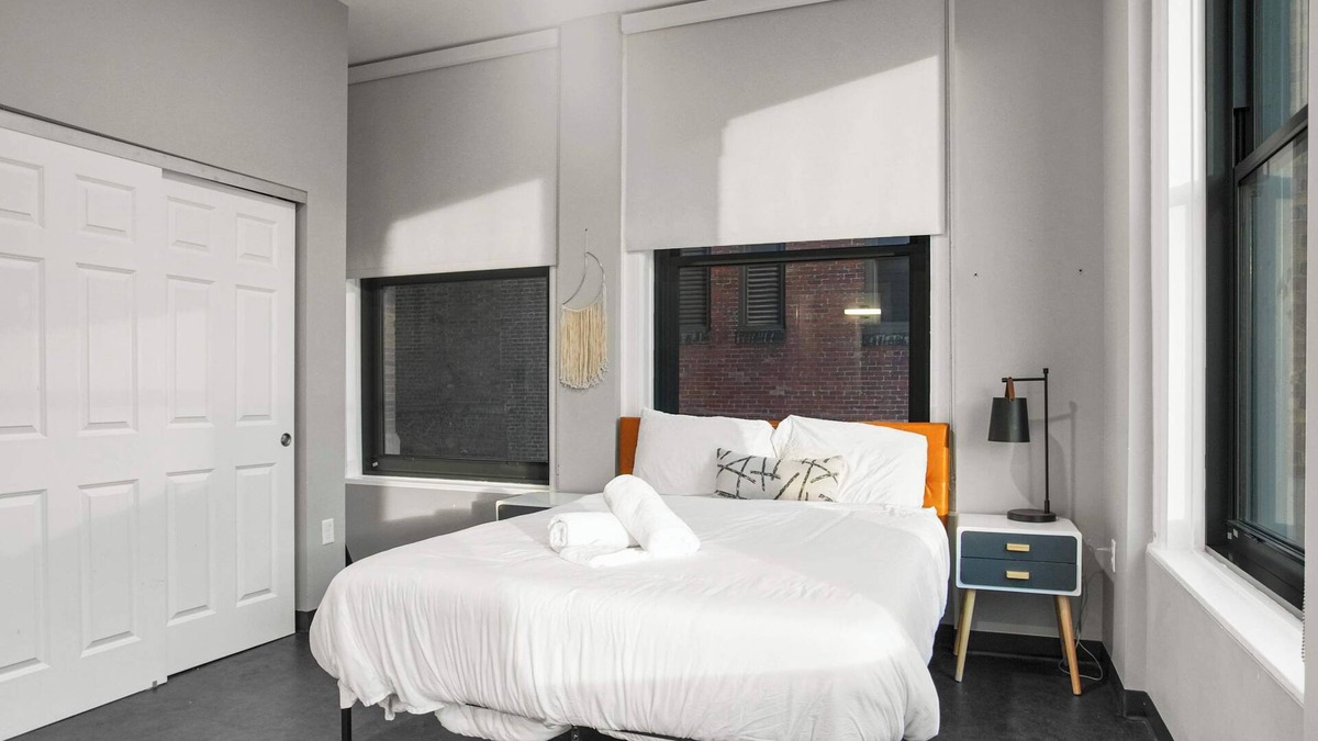 Cultural District Apartment | CozySuites Stunning 1BR in Downtown Pitts 40