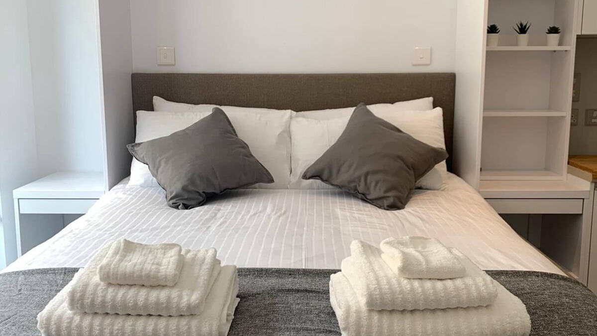 Gibraltar Apartment | CP Top floor luxury studio