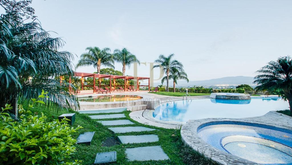Santa Ana Apartment | CR MARIPOSA RENTALS Comfortable penthouse, AC, pool, gym, tennis