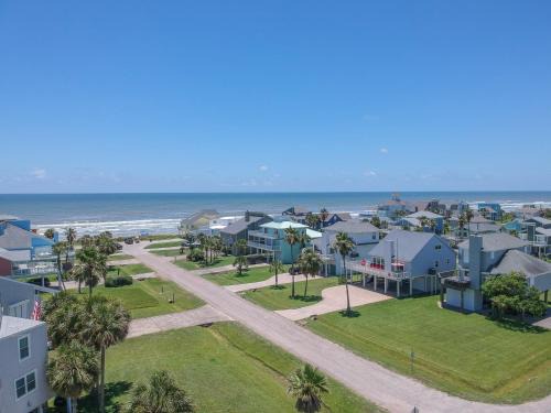 Pirates Beach House | Crab Claw