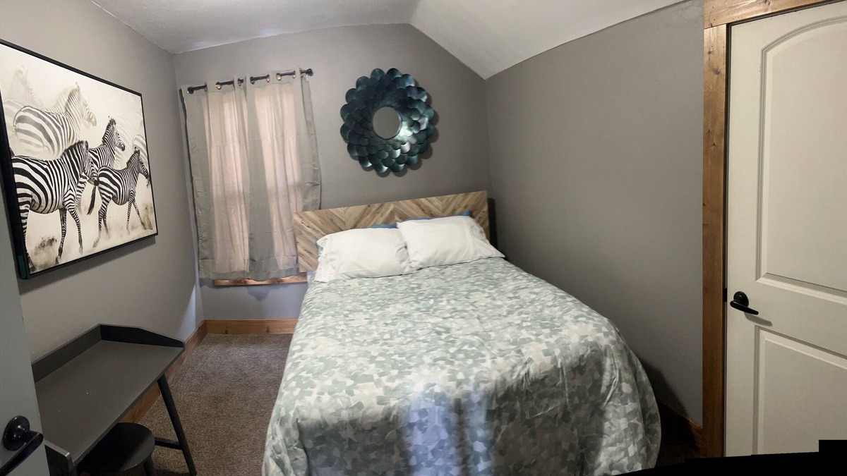 Arcadia House | Craftsman Cottage Charming 4 Bedroom 1.5 bath Home