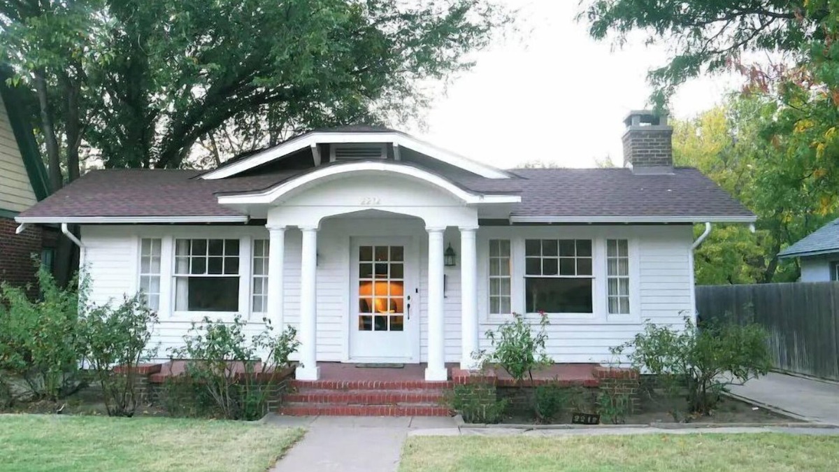 Amarillo House | Craftsman fenced yard 🐕🐾 single car garage