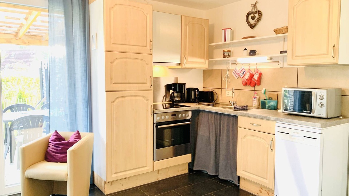 Lentfohrden Apartment | Craftsman/fitters' apartment "ERNIE" 2 bedrooms*2 bathrooms*covered south-facing terrace