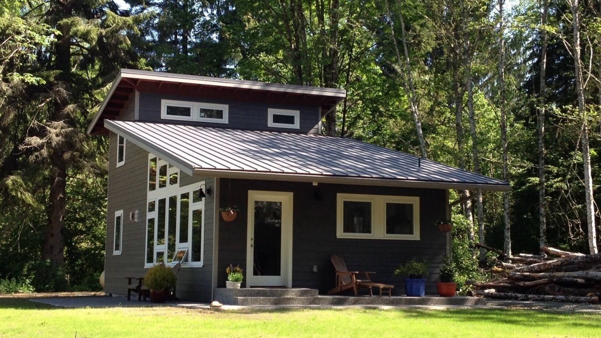 Deming House | Craftsman Guesthouse/Private/Wooded acreage/Hike, Bike, Ski, Read, Relax