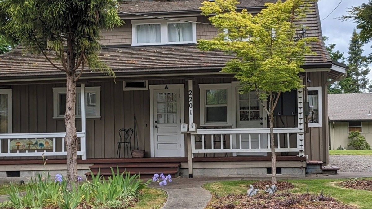 South Capitol House | Craftsman Home in Desirable Neighborhood