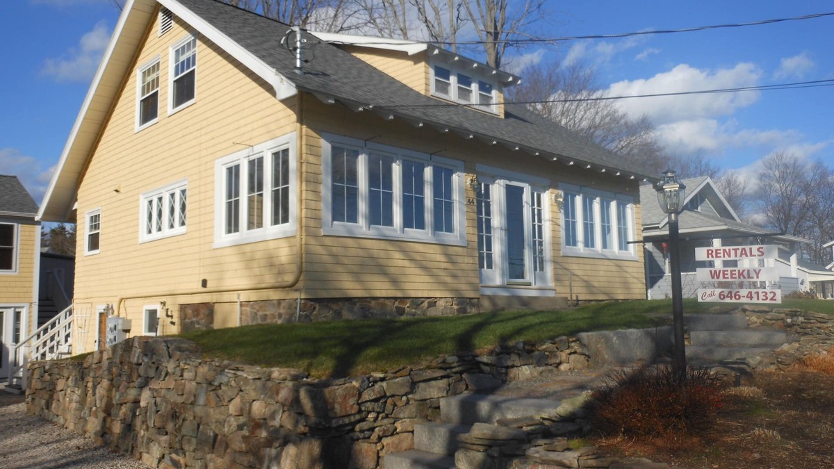 Ogunquit Ski Chalet | Craftsman's Charm - Short walk everywhere - Great Fall and Spring Rates